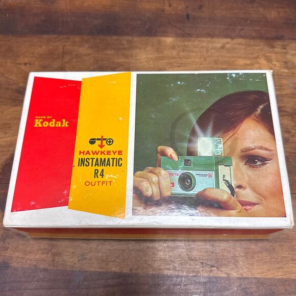 Vintage 60's Kodak Hawkeye Instamatic R4 Camera + Flashcubes UNTESTED PARTS ONLY - Picture 2 of 15